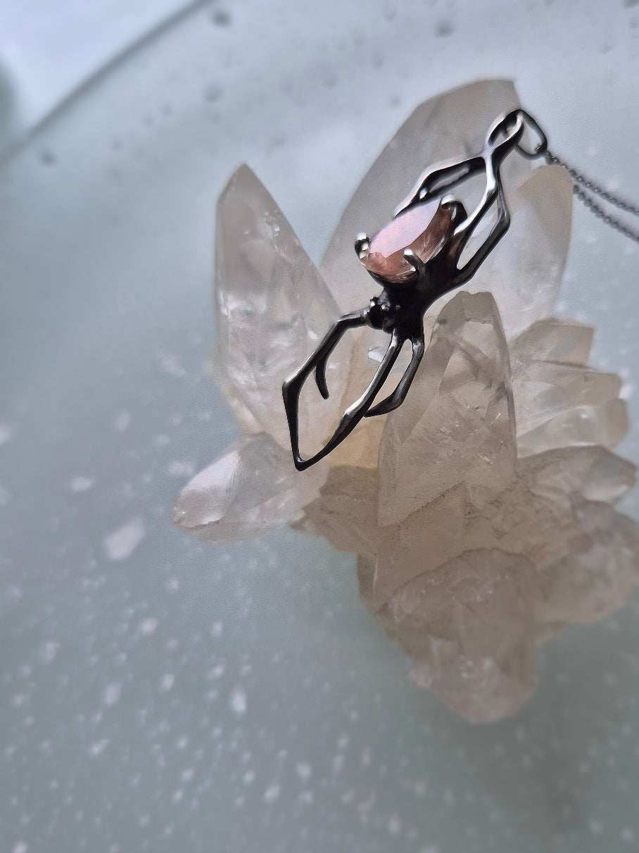 Silberne Spinnenkette – Oregon Sunstone Edelstein – Handgefertigter Silberschmuck