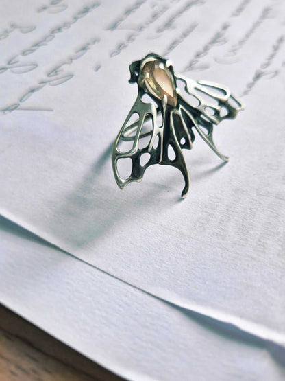 Mottenring - Grandidierit Edelstein - Handgefertigter symbolischer Silberschmuck