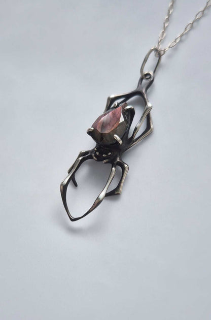 Spider necklace with Labradorite • Purple flash