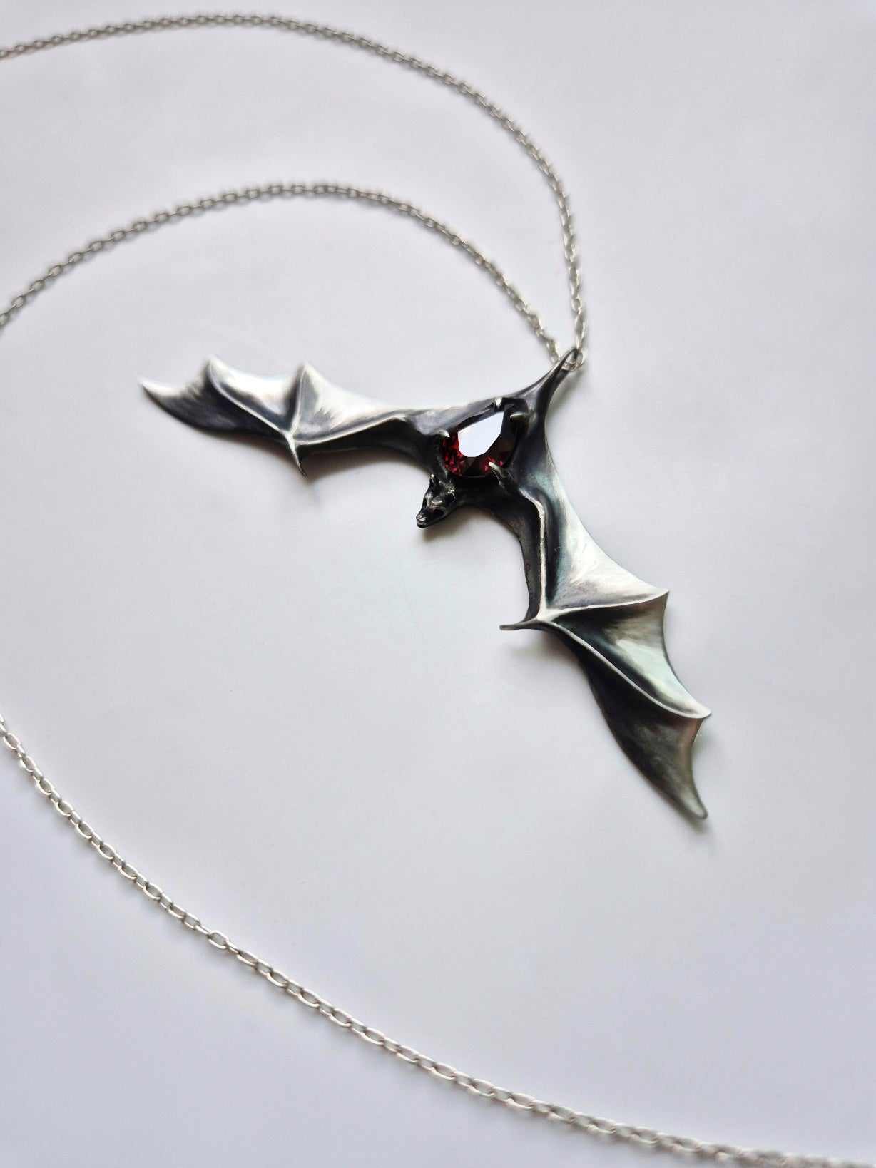 Collier Chauve-souris en argent - Grenat naturel facetté - Bijoux faits main