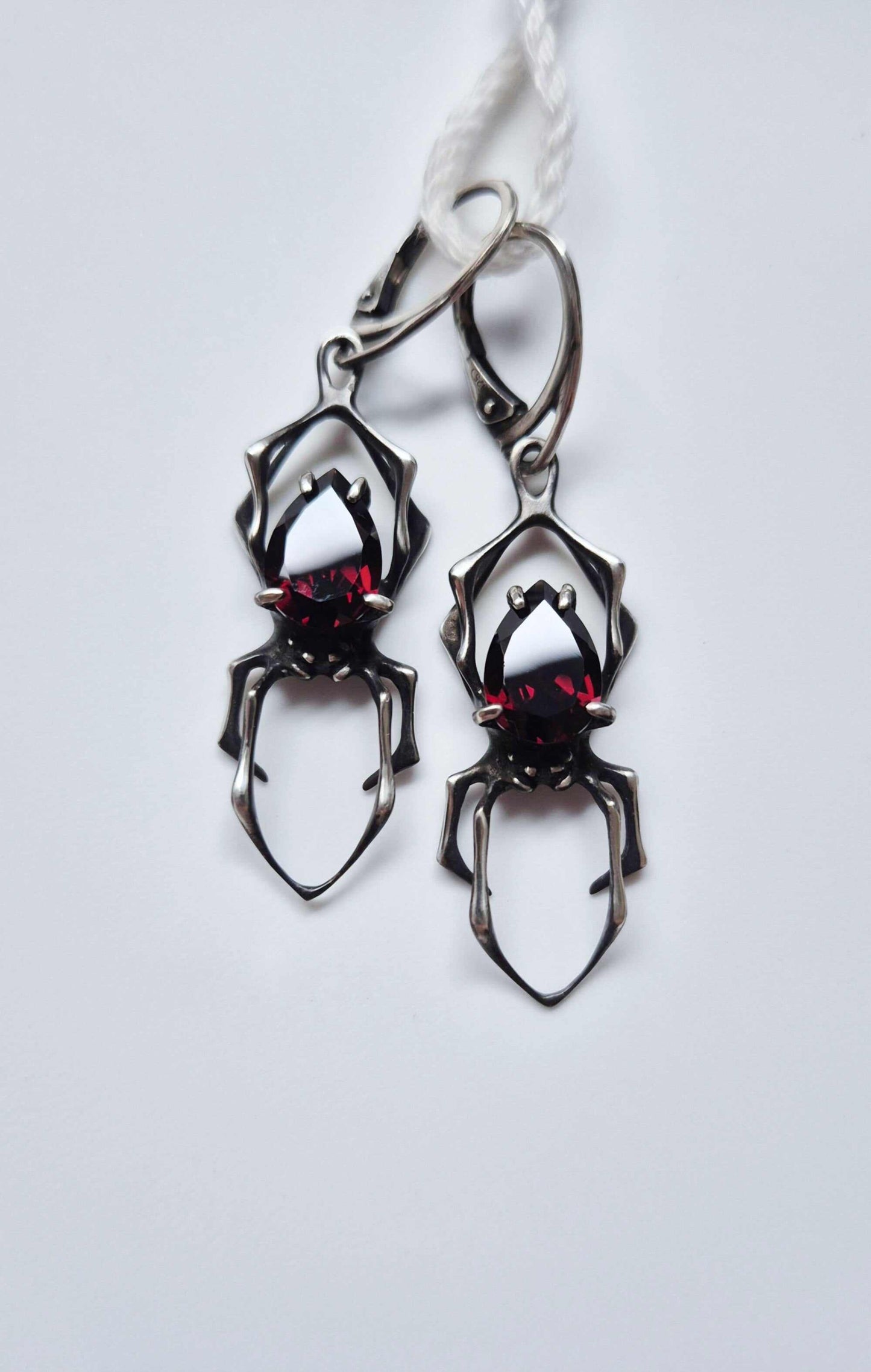Spider earrings in sterling silver - Garnets