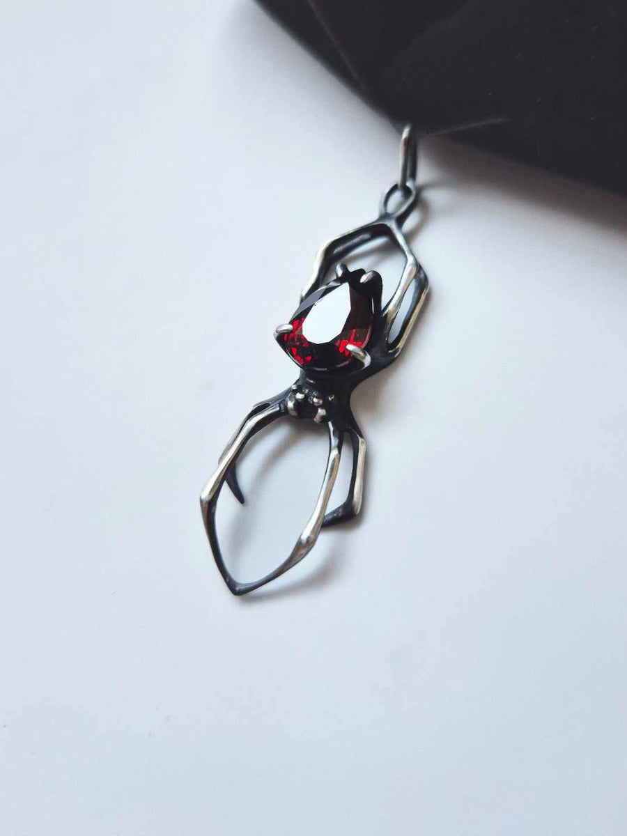 Spider necklace in sterling silver - Garnet