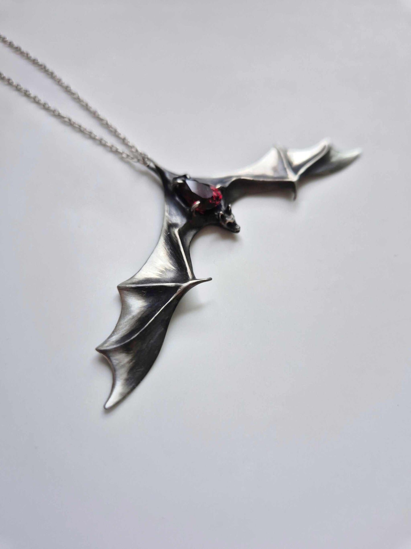 Collier Chauve-souris en argent - Grenat naturel facetté - Bijoux faits main