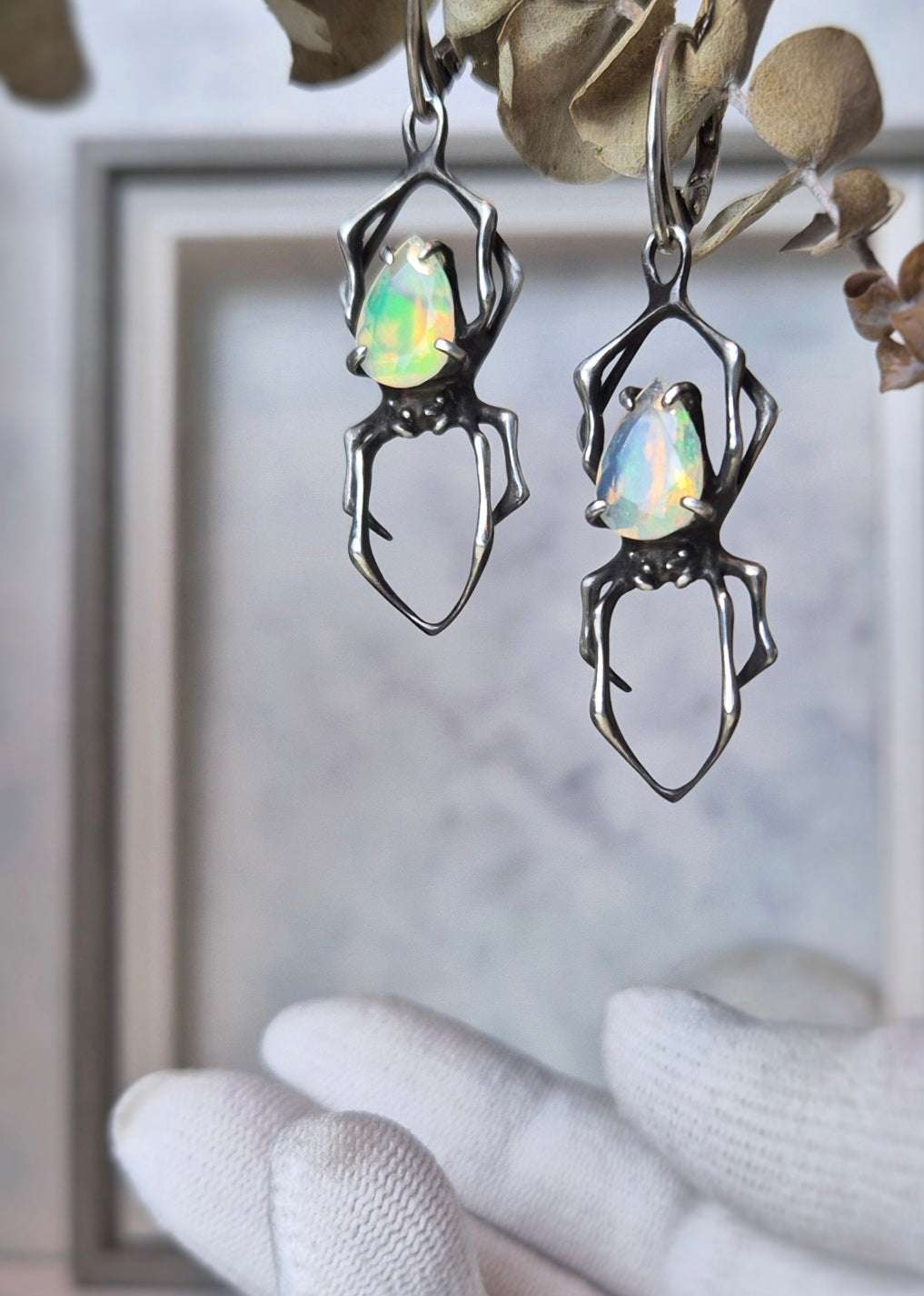 Opal-Spinnenohrringe – Auf Bestellung gefertigt! – mit facettierten Opal-Edelsteinen, handgefertigter Hexen-Silberschmuck