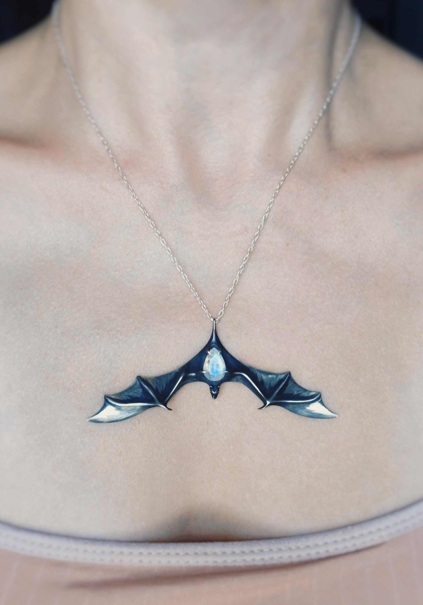 Bat necklace in sterling silver - Rainbow moonstone