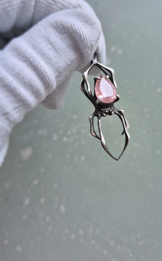 Silberne Spinnenkette – Turmalin-Edelstein – Handgefertigter Silberschmuck