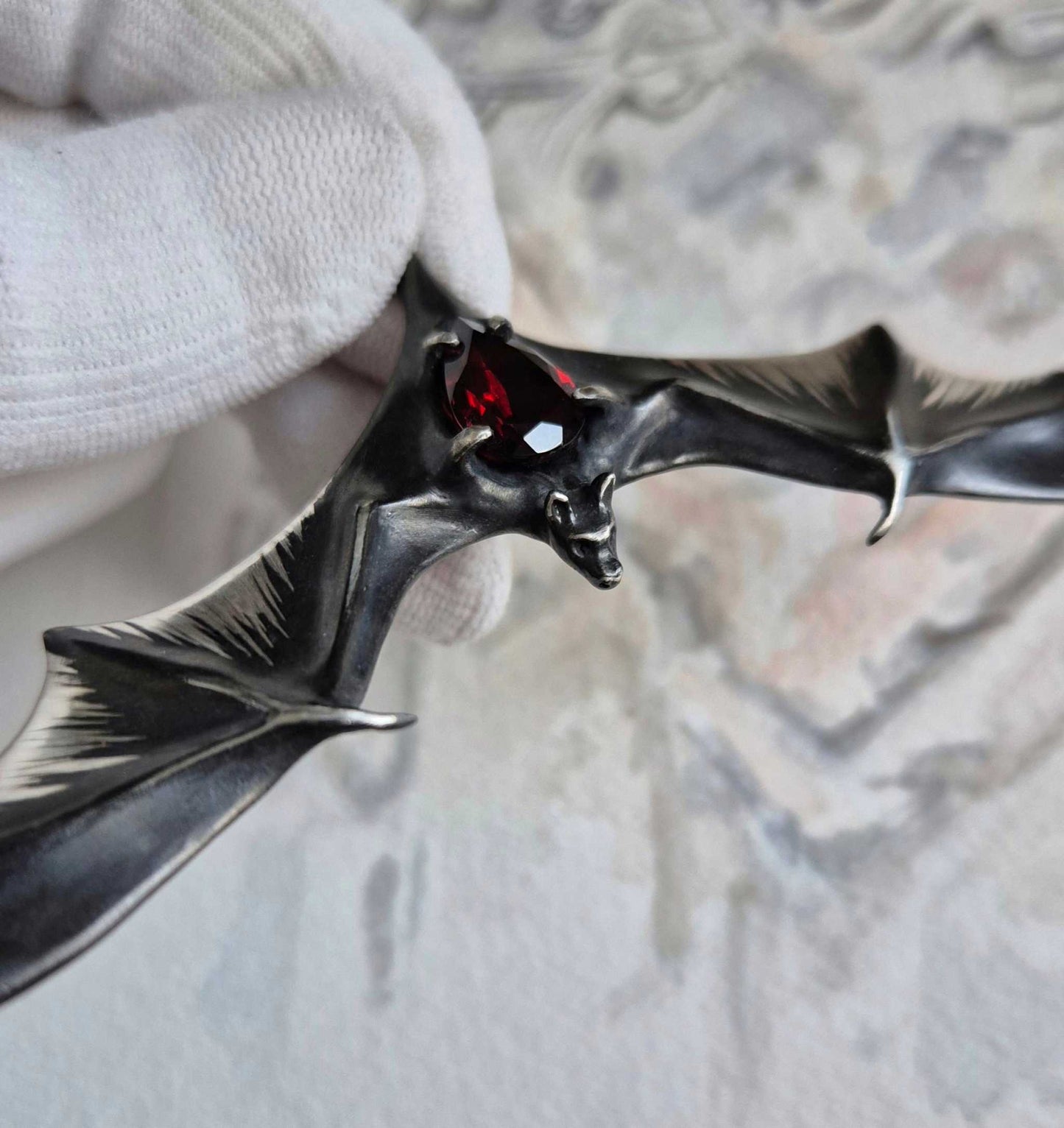 Pendentif chauve-souris sang-de-dragon ! Fabriqué sur commande !, Bijoux en argent de sorcière