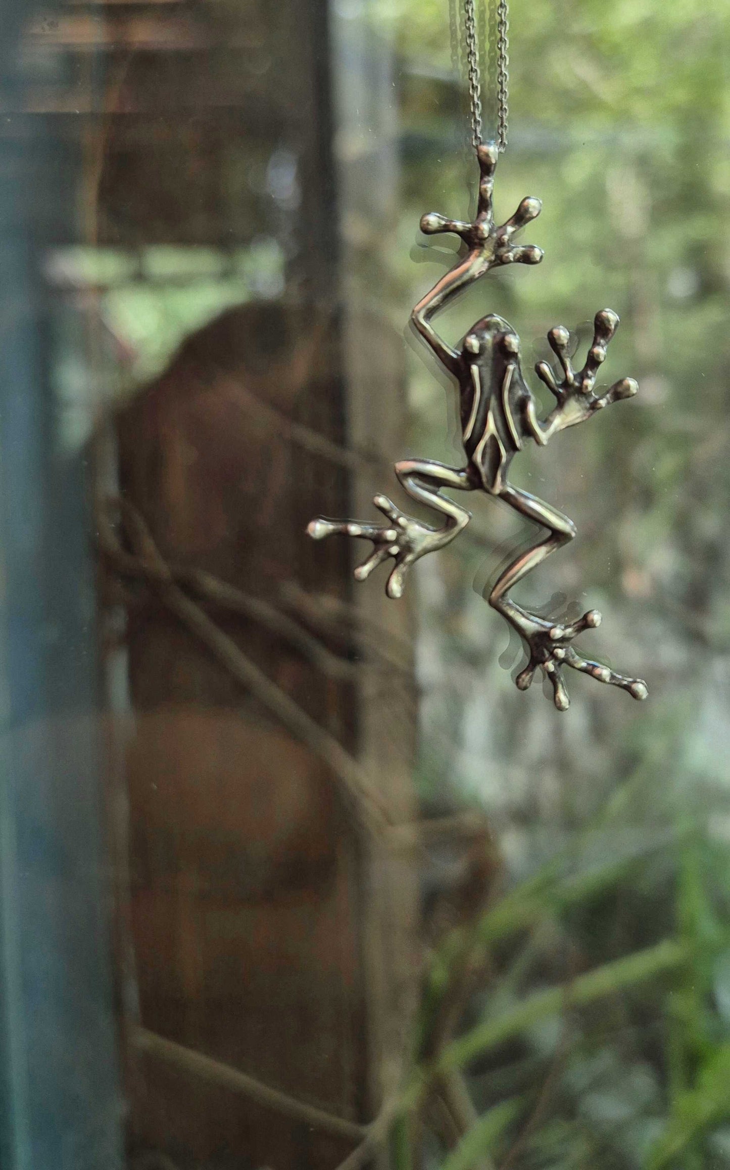 Frog necklace in sterling silver - Custom crafted jewelry