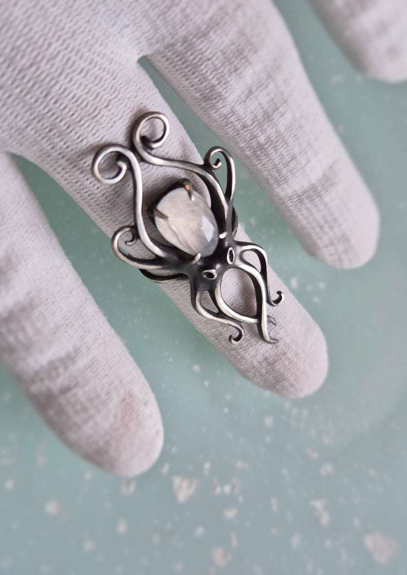 Octopus silver ring - Rainbow moonstone gem - Handmade Ocean jewelry