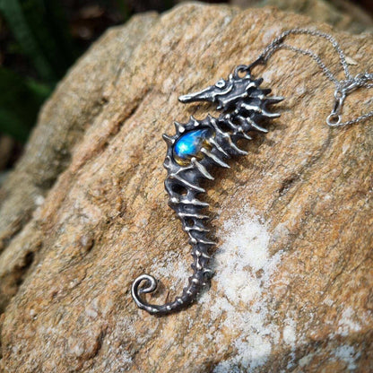 Pendentif hippocampe, fabriqué sur commande, avec pierre précieuse en labradorite bleue, bijoux en argent sirène